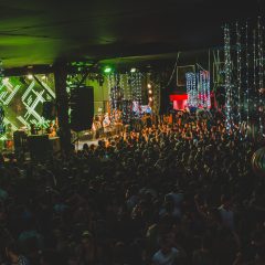 Gustavo Mioto e Cat Dealers animaram a 16ª edição do Natal Carvalheira