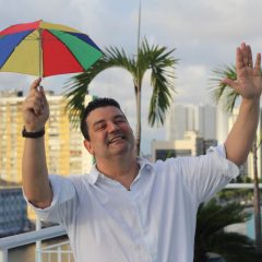 André Rio celebra 20 anos da música ‘Chuva de Sombrinhas’