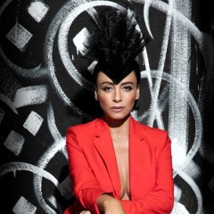 Suzana Pires chega no Recife para curtir o Galo da Madrugada