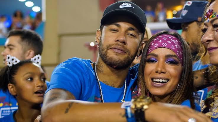 Em viagem pela Europa, Anitta tem planos de visitar Neymar