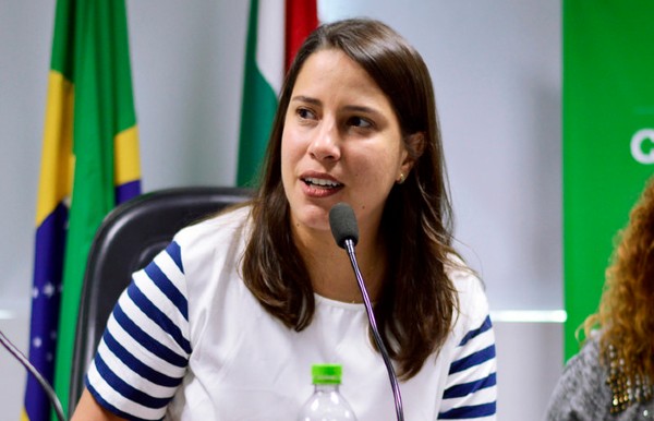 Raquel Lyra participa de debate na Associação Comercial de Pernambuco