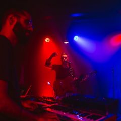 Estesia faz releitura de ‘Chorando e cantando’ com Nina Oliveira