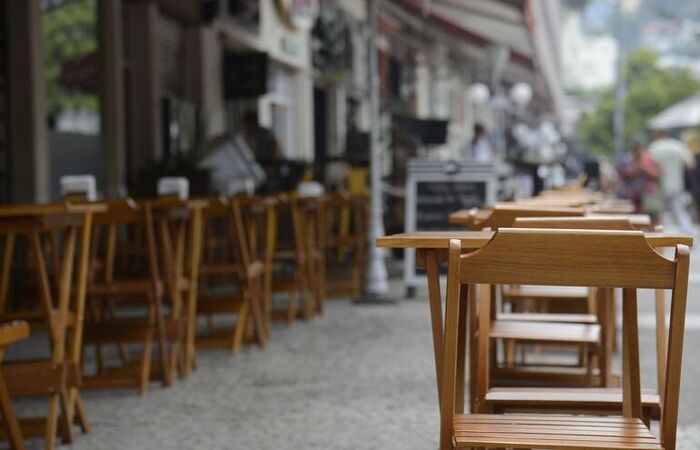 Após decreto do governo, restaurantes pedem que clientes jantem mais cedo