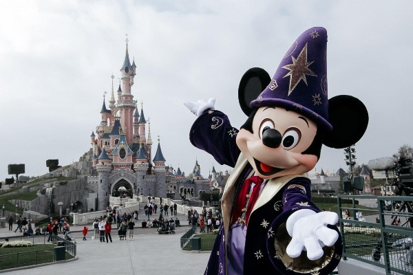 Disney Paris vai reabrir ao público em junho, com restrições