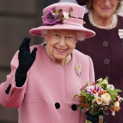 Rainha Elizabeth II tem celular secreto e só atende duas pessoas