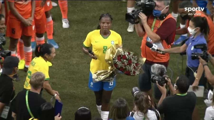 Marta faz homenagem a Formiga, ”O futebol feminino tem muito a te agradecer”