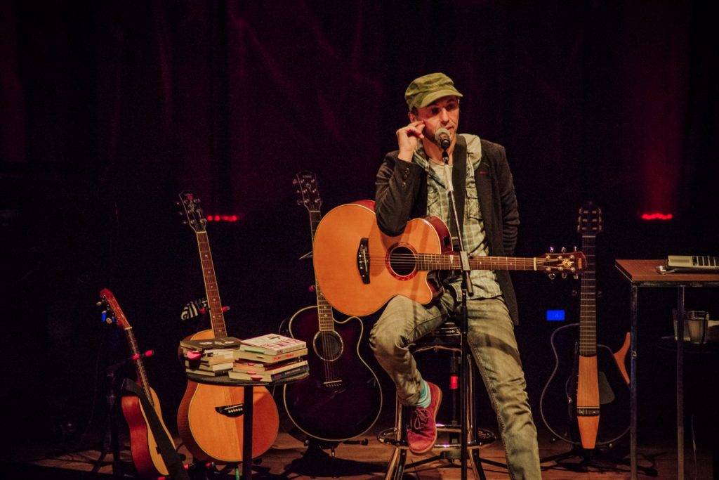 Zeca Baleiro apresenta ‘José’ no Teatro Guararapes, em abril